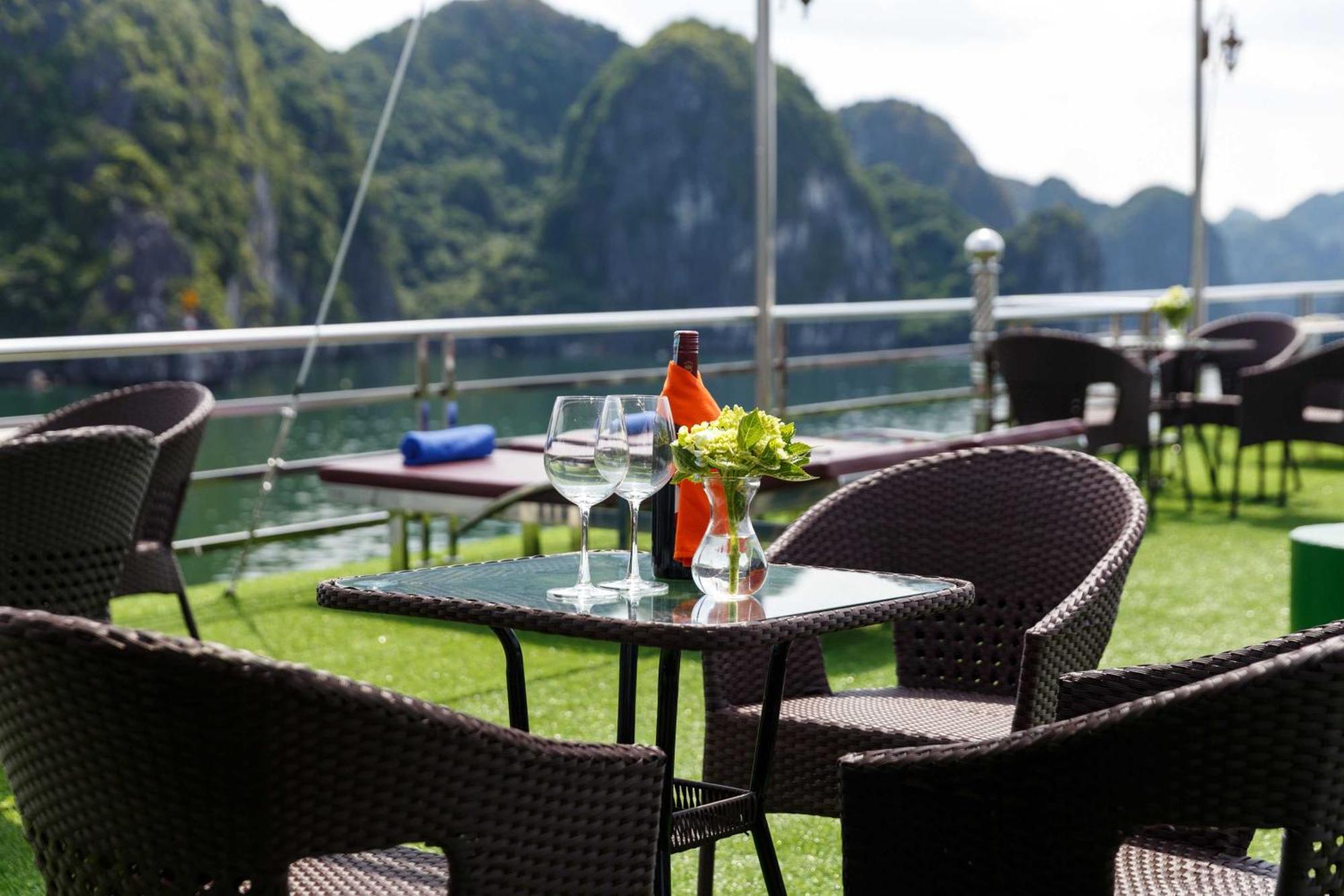 Hotel Venezia Boutique Cruises - Catba Island Chan Chau Exteriér fotografie